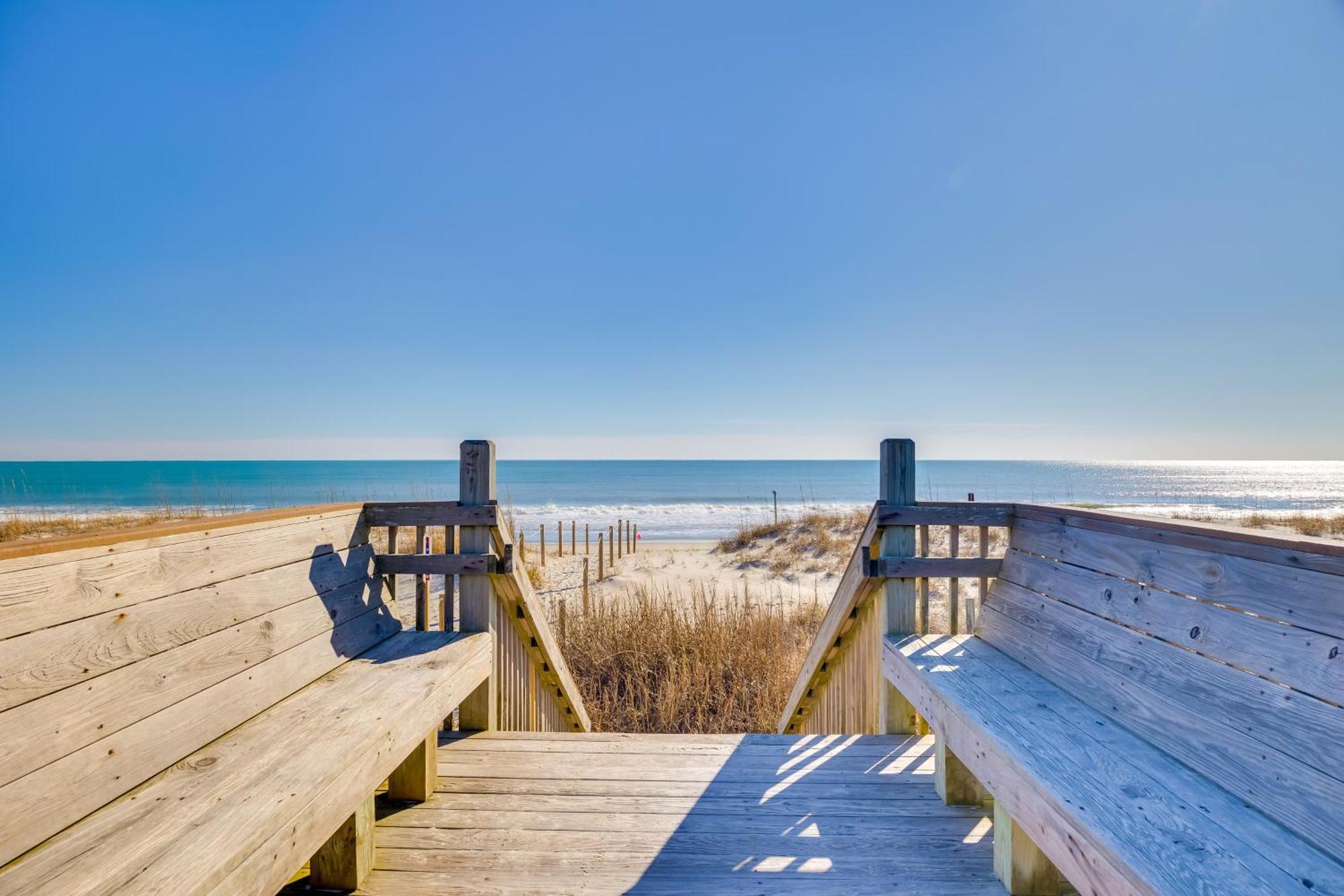 Lovely Emerald Isle Home, Walk To Beach! Bagian luar foto