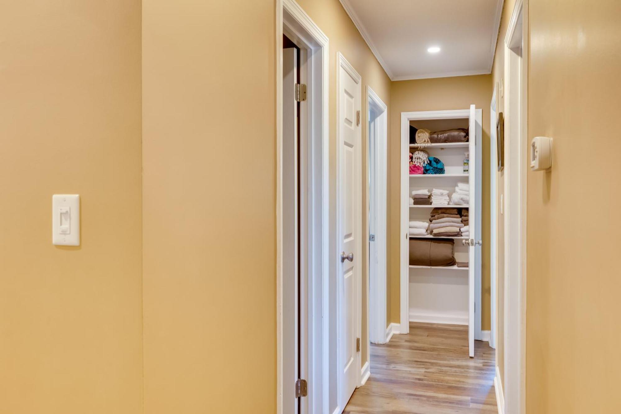 Lovely Emerald Isle Home, Walk To Beach! Bagian luar foto