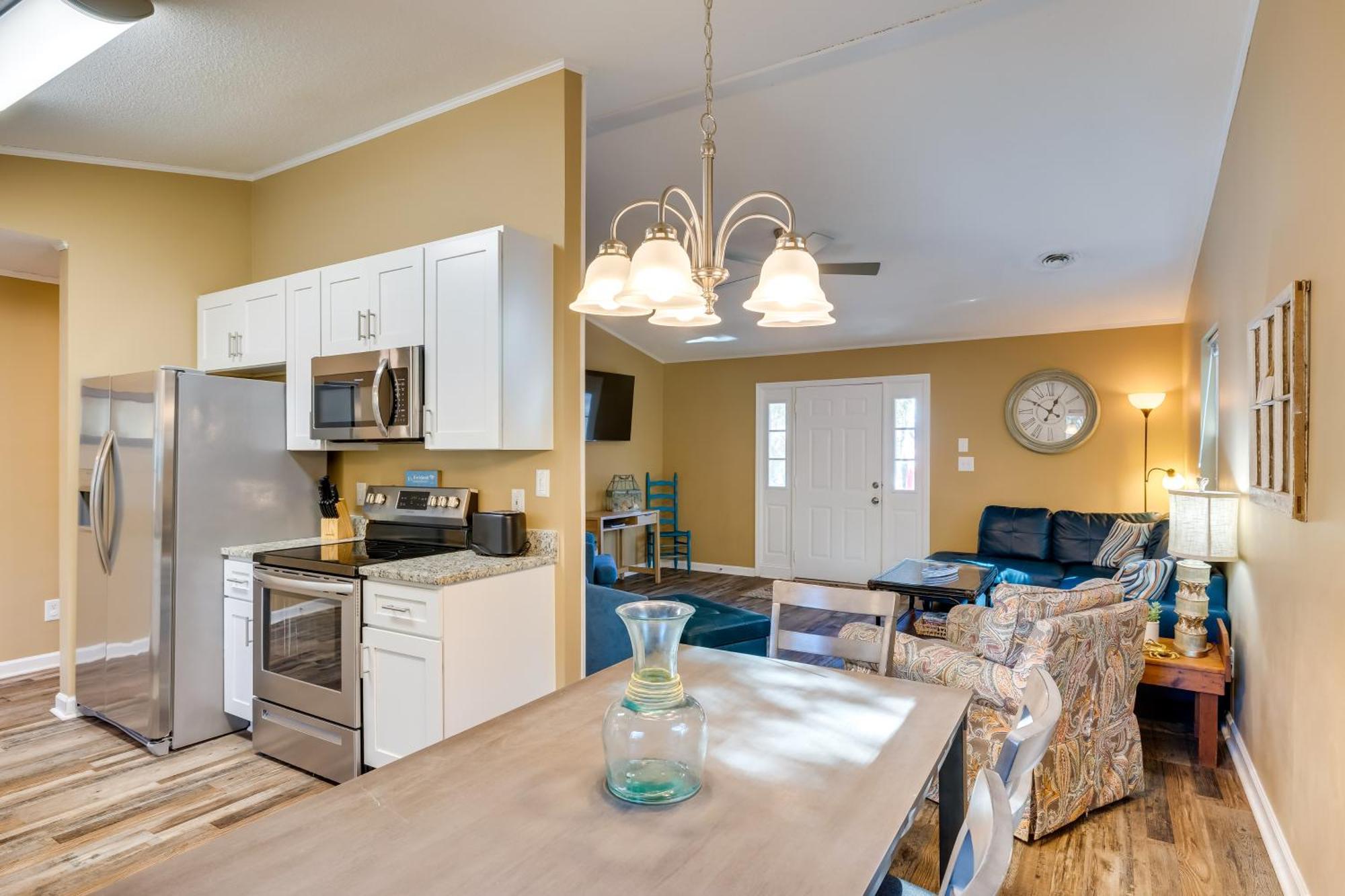Lovely Emerald Isle Home, Walk To Beach! Bagian luar foto
