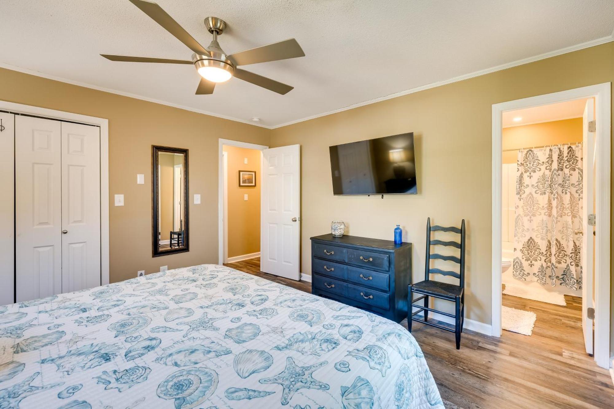 Lovely Emerald Isle Home, Walk To Beach! Bagian luar foto