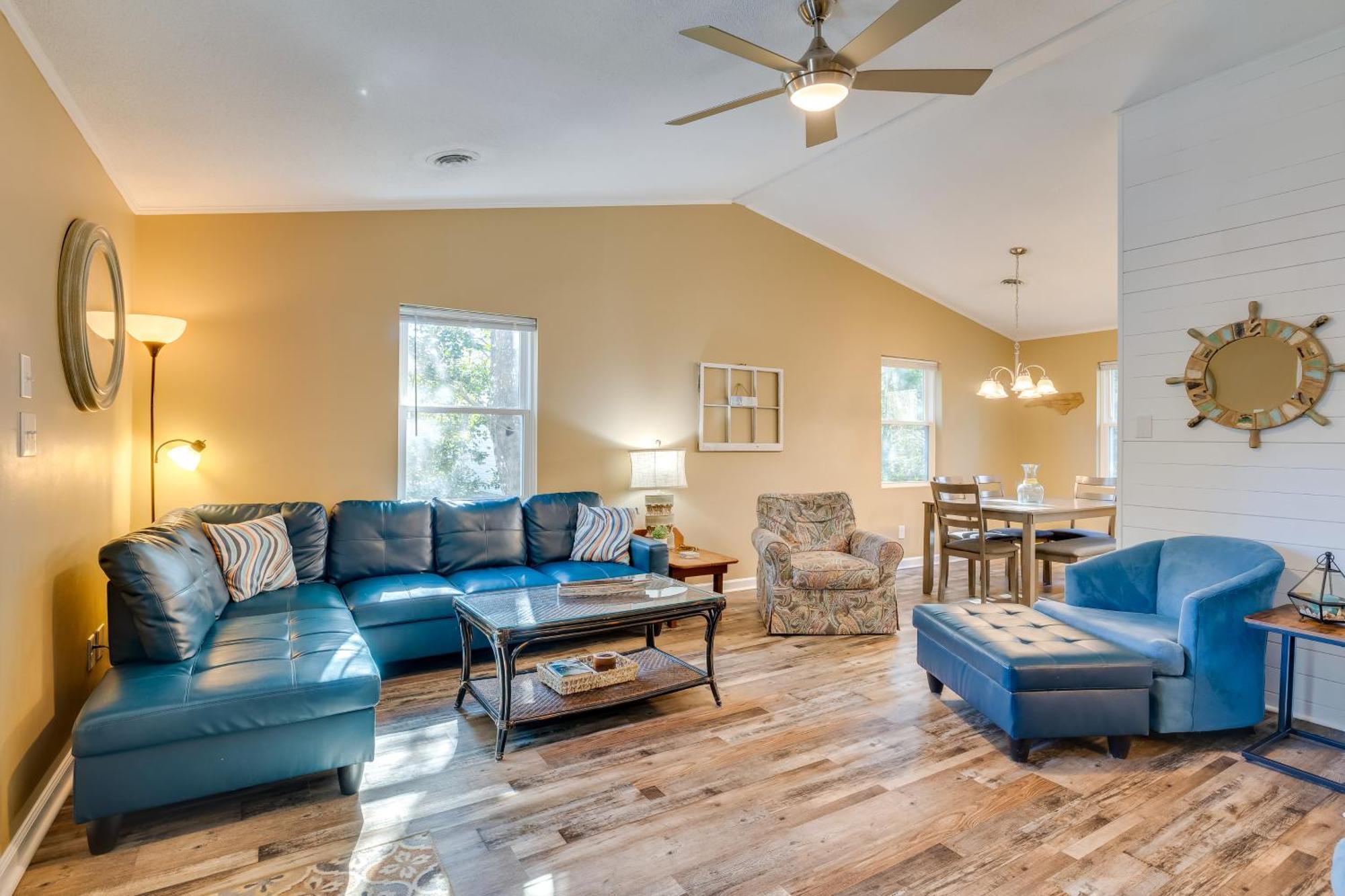 Lovely Emerald Isle Home, Walk To Beach! Bagian luar foto