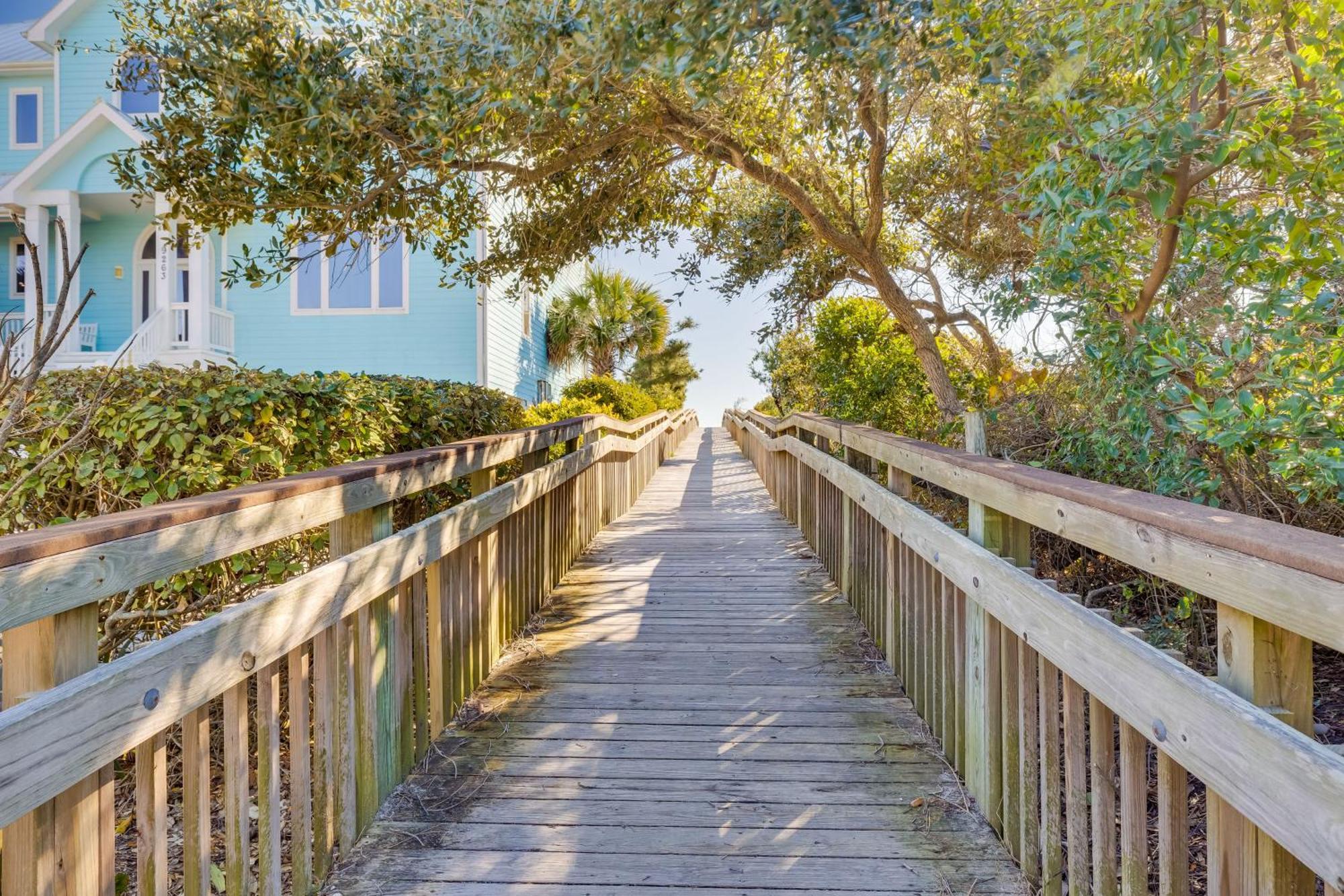 Lovely Emerald Isle Home, Walk To Beach! Bagian luar foto