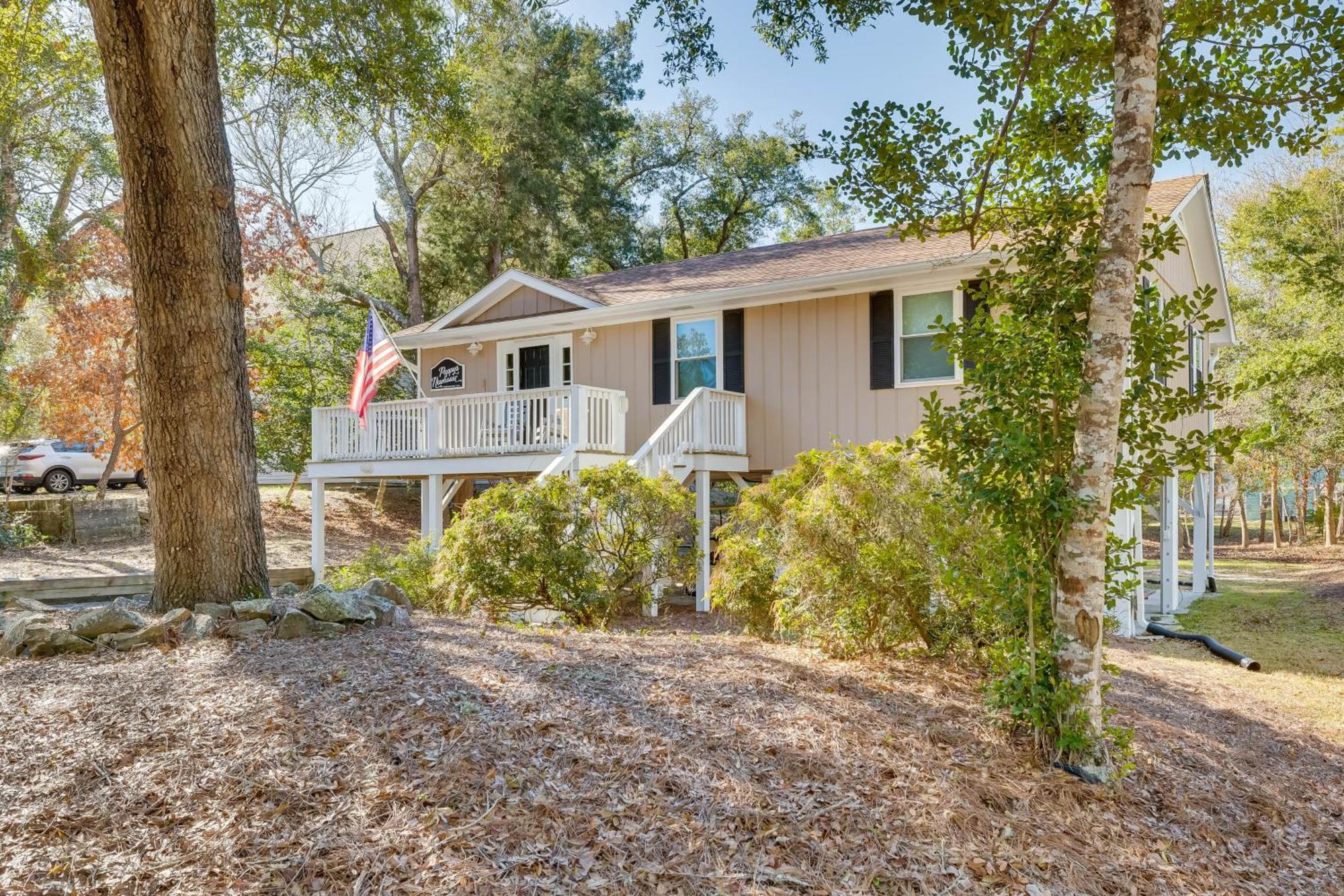 Lovely Emerald Isle Home, Walk To Beach! Bagian luar foto