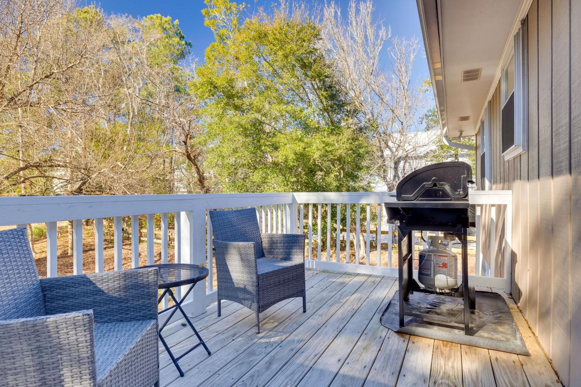 Lovely Emerald Isle Home, Walk To Beach! Bagian luar foto
