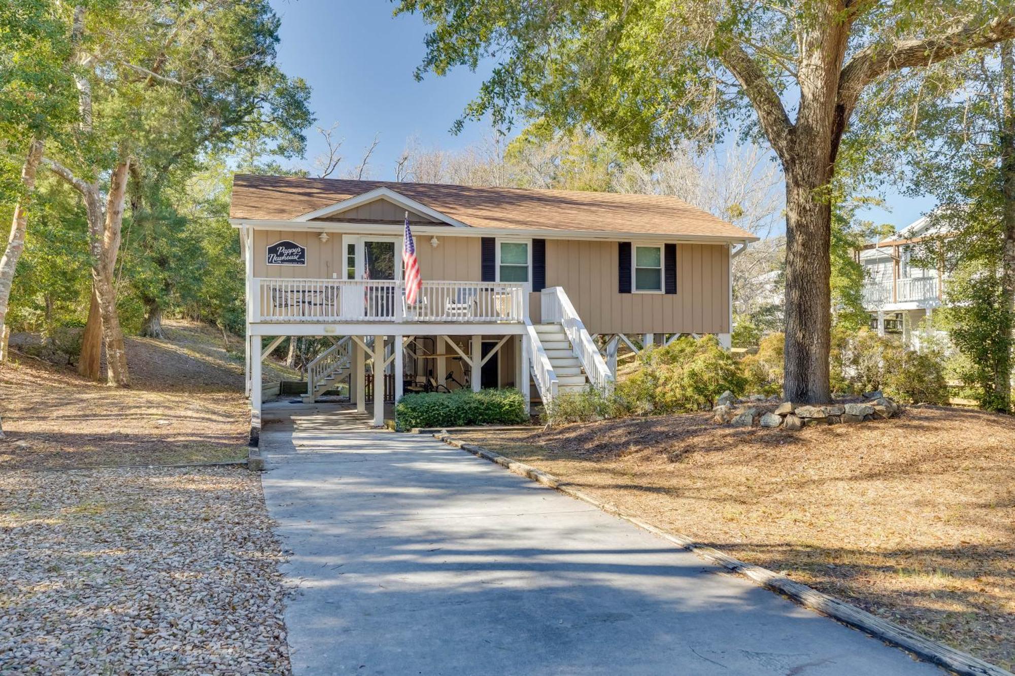 Lovely Emerald Isle Home, Walk To Beach! Bagian luar foto